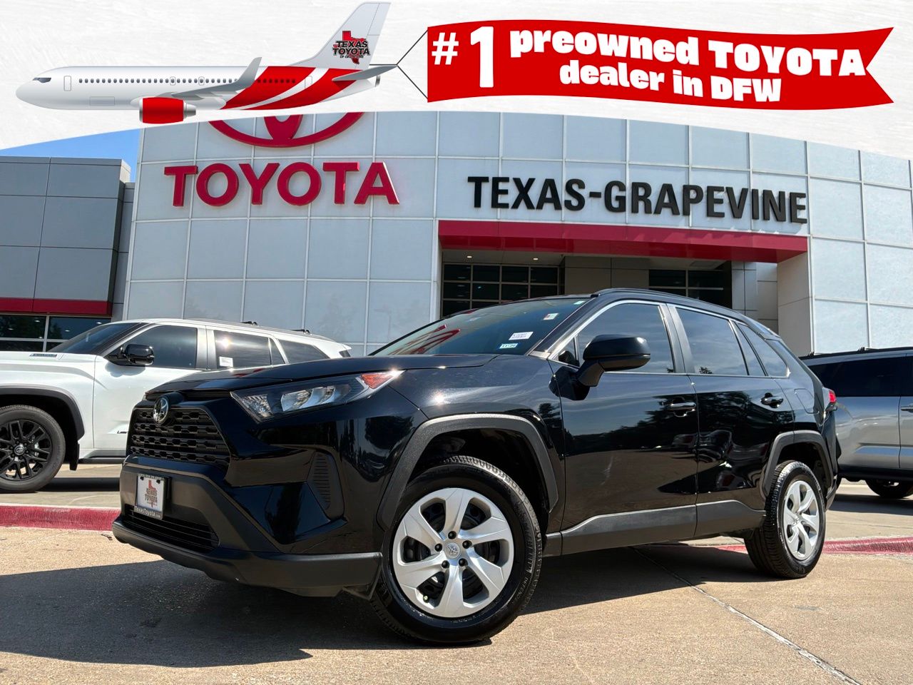 2021 Toyota RAV4 LE FWD's photo