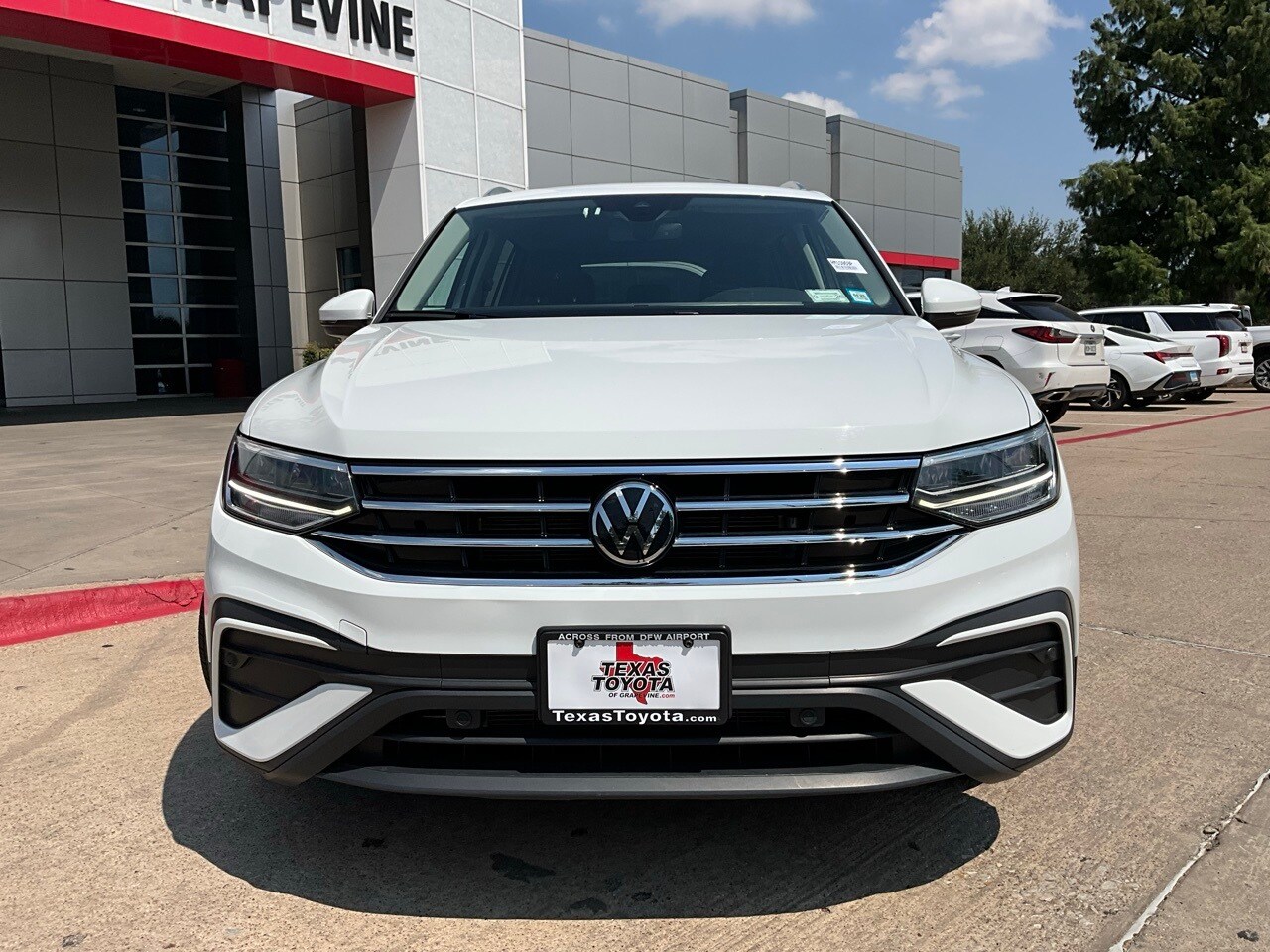 2024 Volkswagen Tiguan SE Wolfsburg Edition photo 3