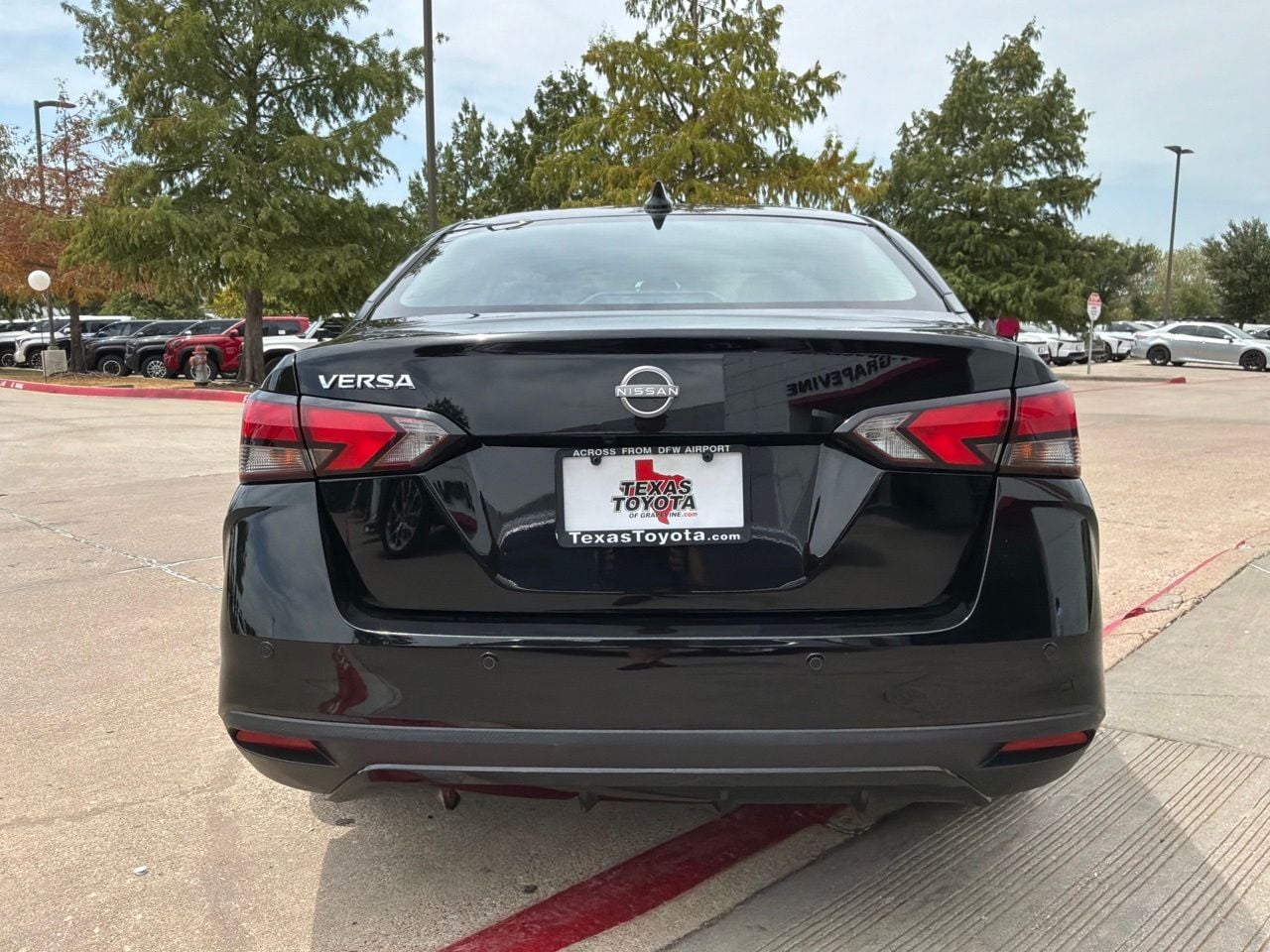 2025 Nissan Versa Sedan SV - Photo 7