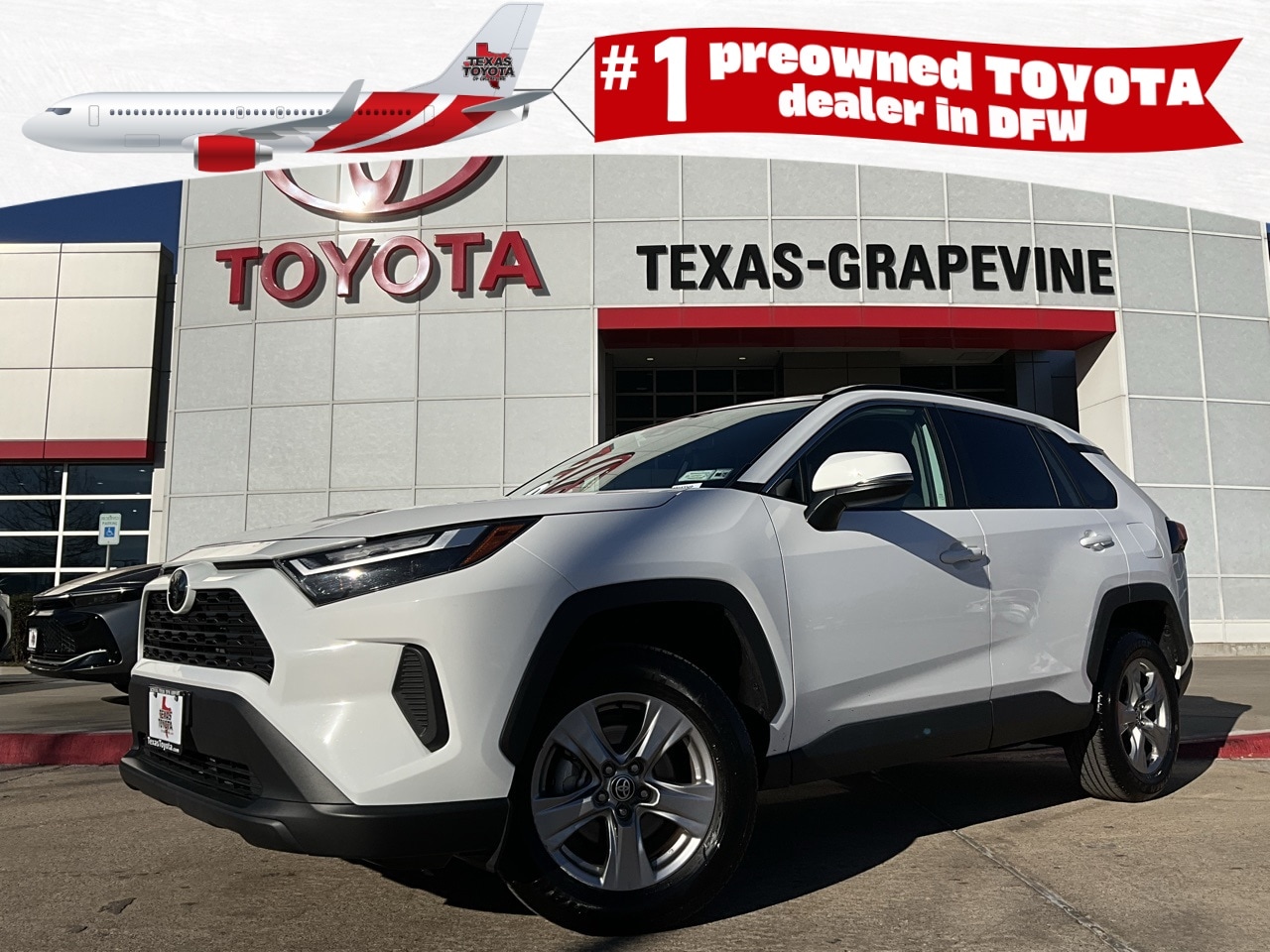 2025 Toyota RAV4 XLE's photo