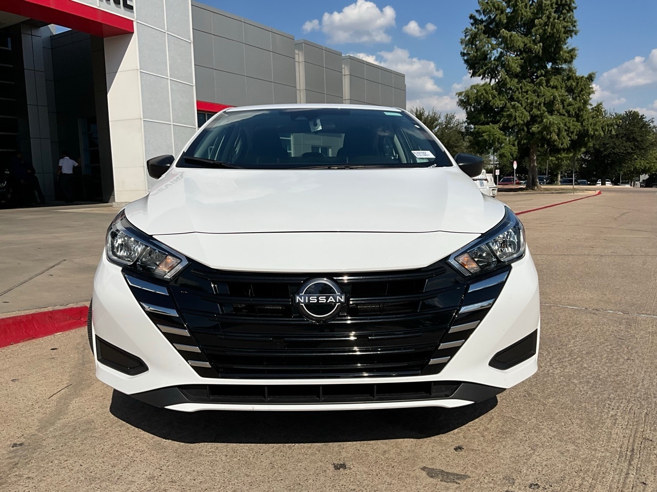 2024 Nissan Versa 1.6 S photo 3