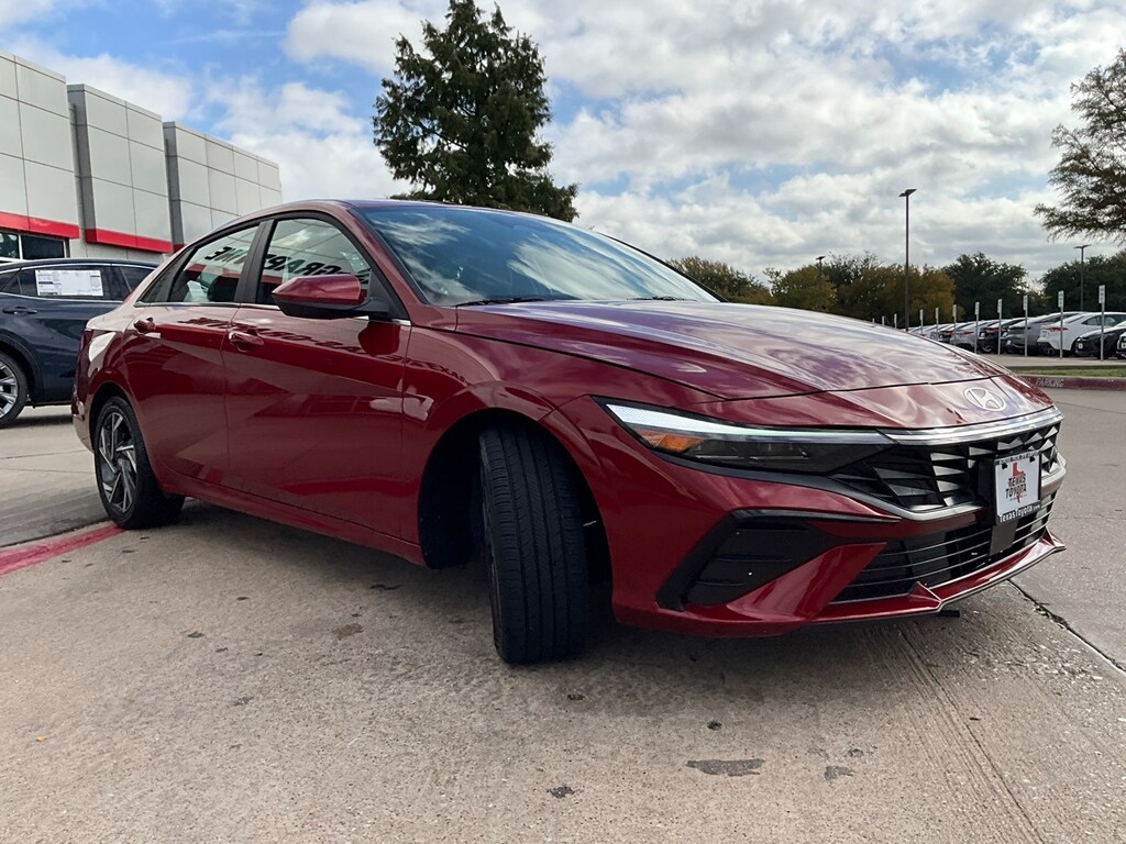 Used 2025 Hyundai Elantra SEL Convenience Sedan