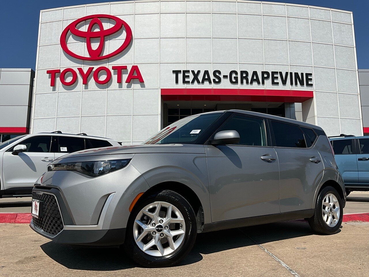 2023 Kia Soul LX photo 2