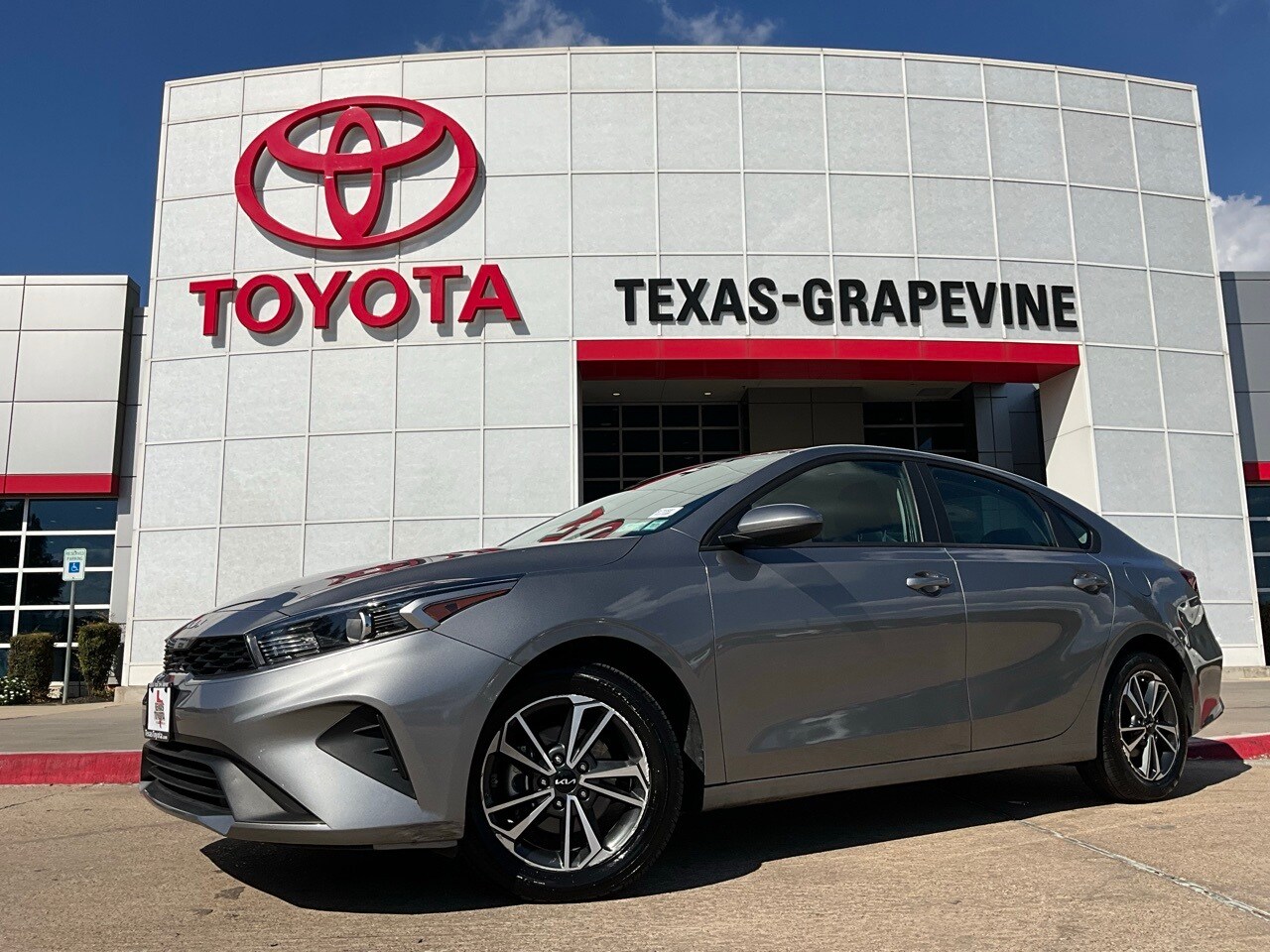 2024 Kia Forte LXS photo 2