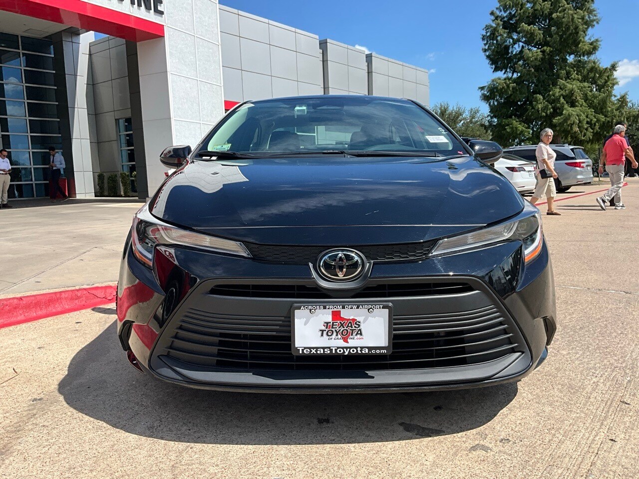 2024 Toyota Corolla LE photo 3