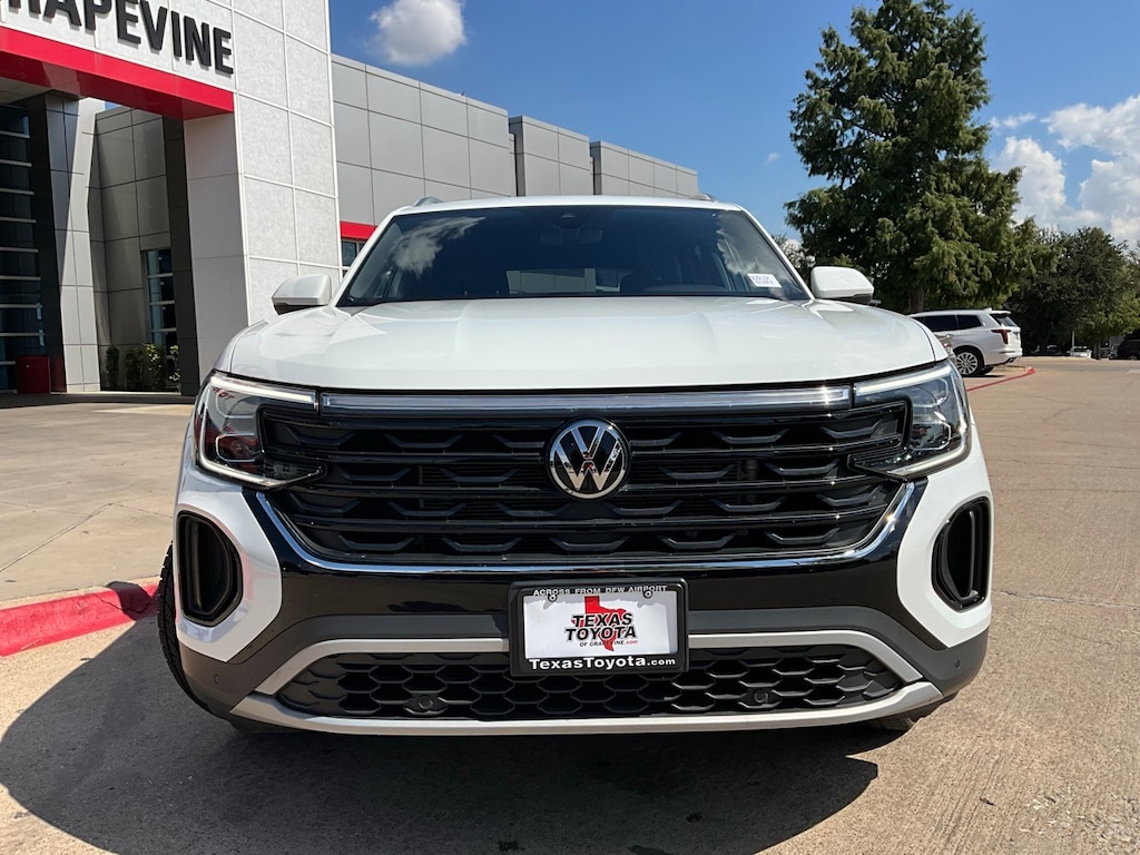 Used 2025 Volkswagen Atlas Cross Sport 2.0T SE w/Technology SUV