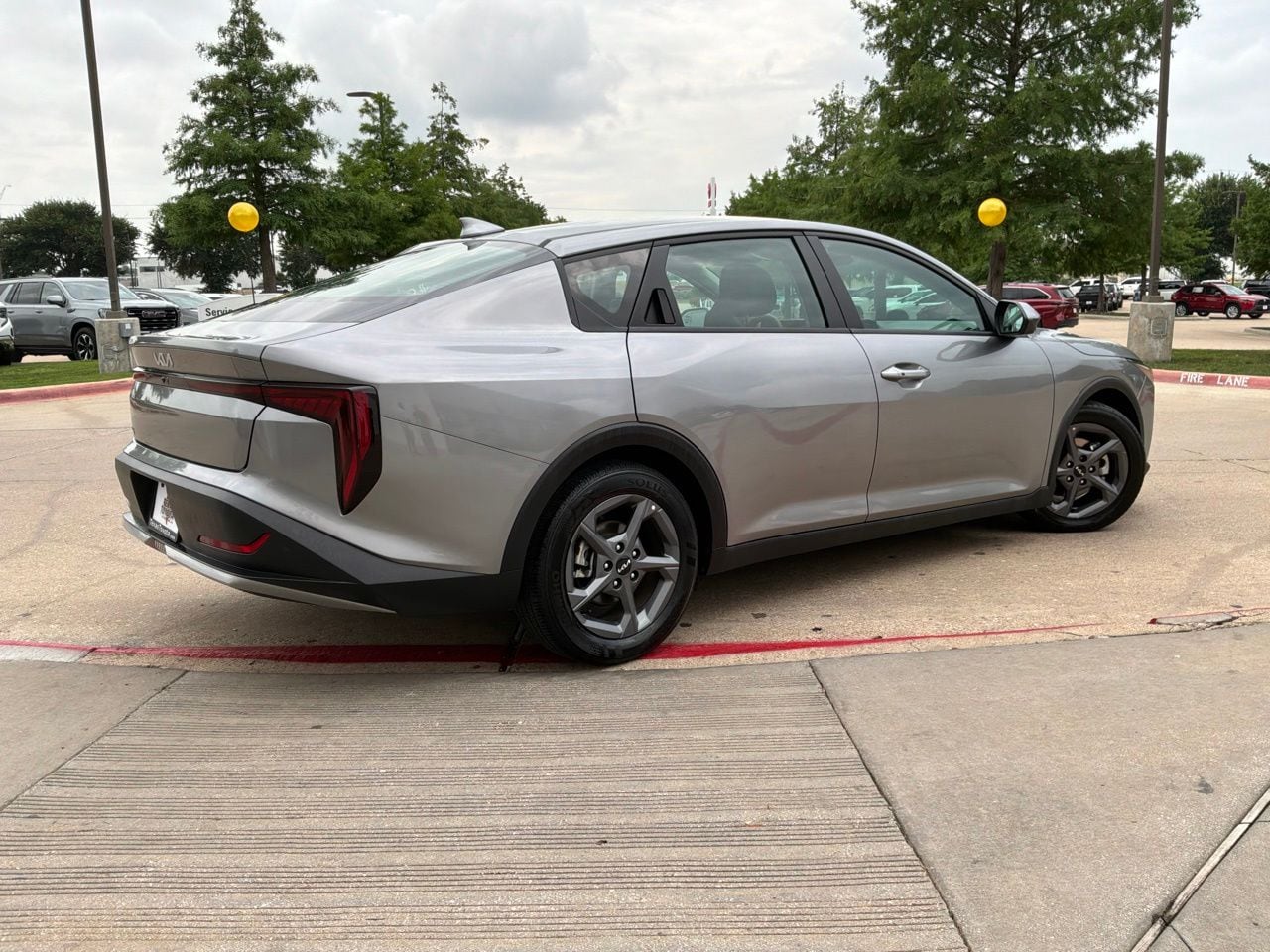 View vehicle photo 6