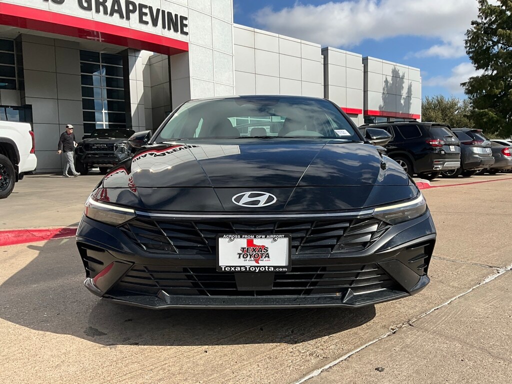 Used 2025 Hyundai Elantra SEL Convenience Sedan