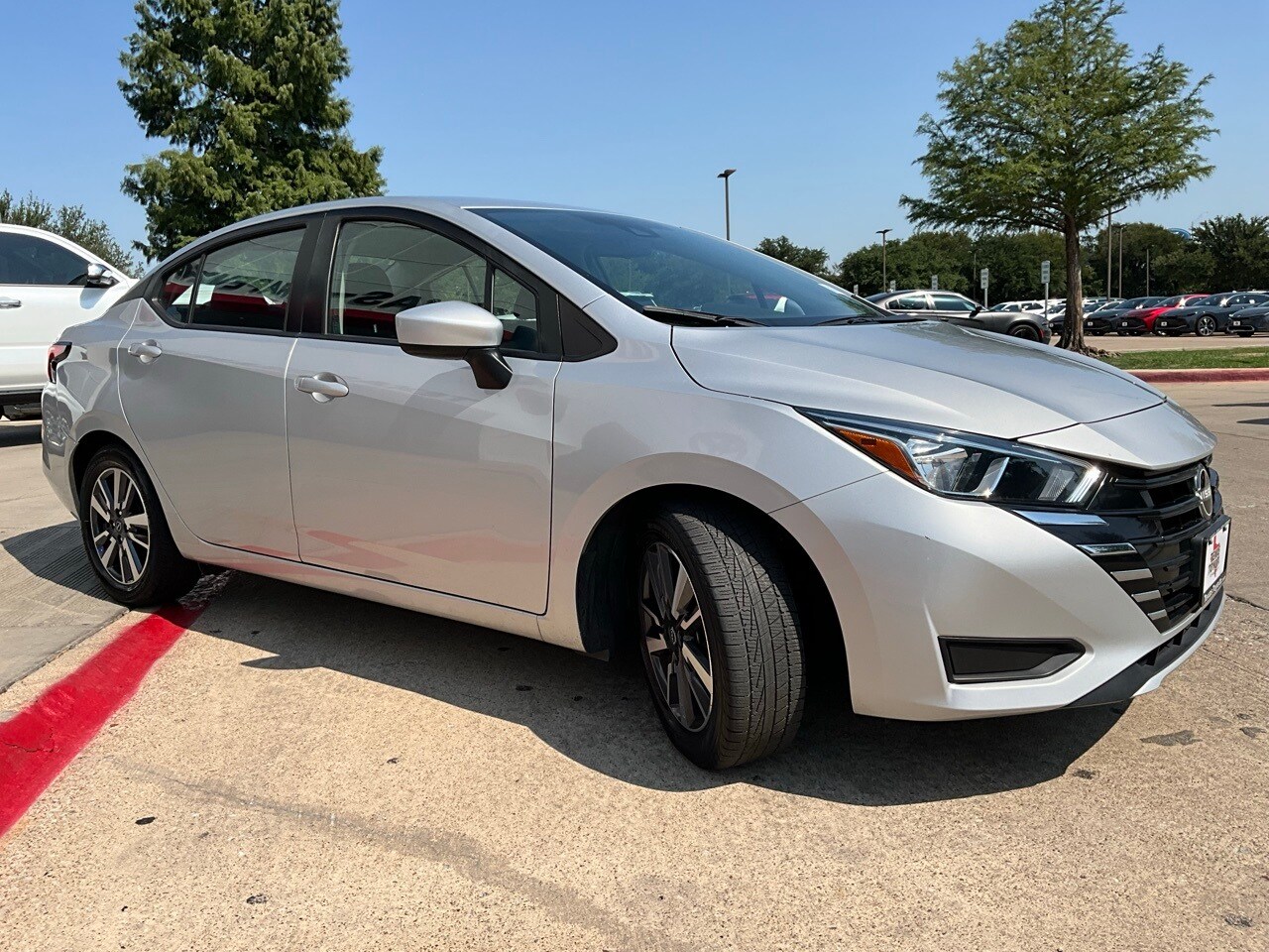 2023 Nissan Versa 1.6 SV photo 3