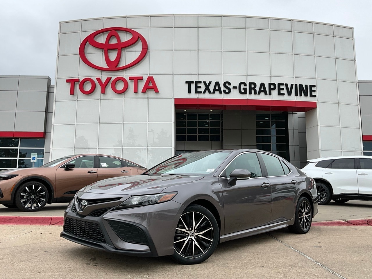 Used 2023 Toyota Camry SE with VIN 4T1G11AK2PU738804 for sale in Grapevine, TX