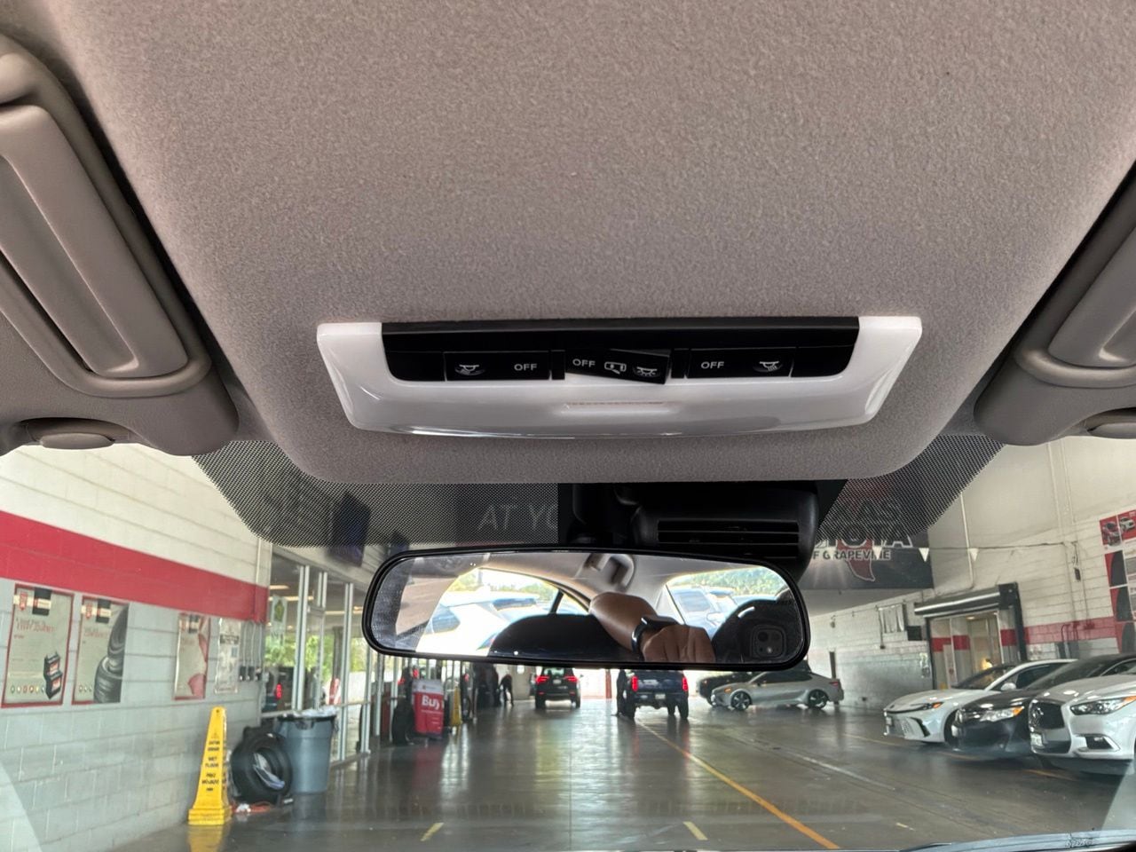 2025 Nissan Versa Sedan SV - Photo 15