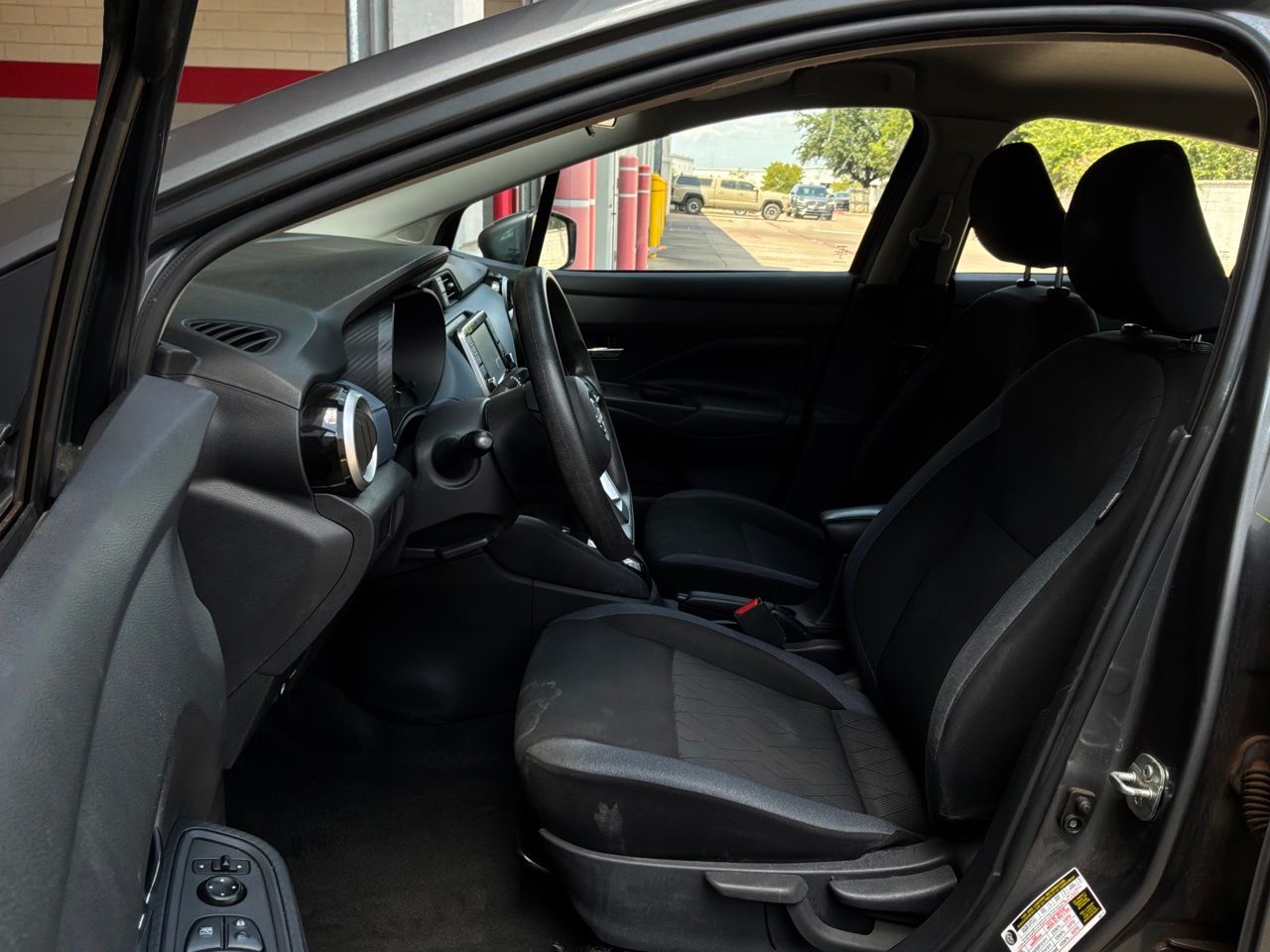 2023 Nissan Versa Sedan SV - Photo 10