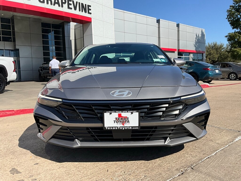 Used 2025 Hyundai Elantra SEL Convenience Sedan