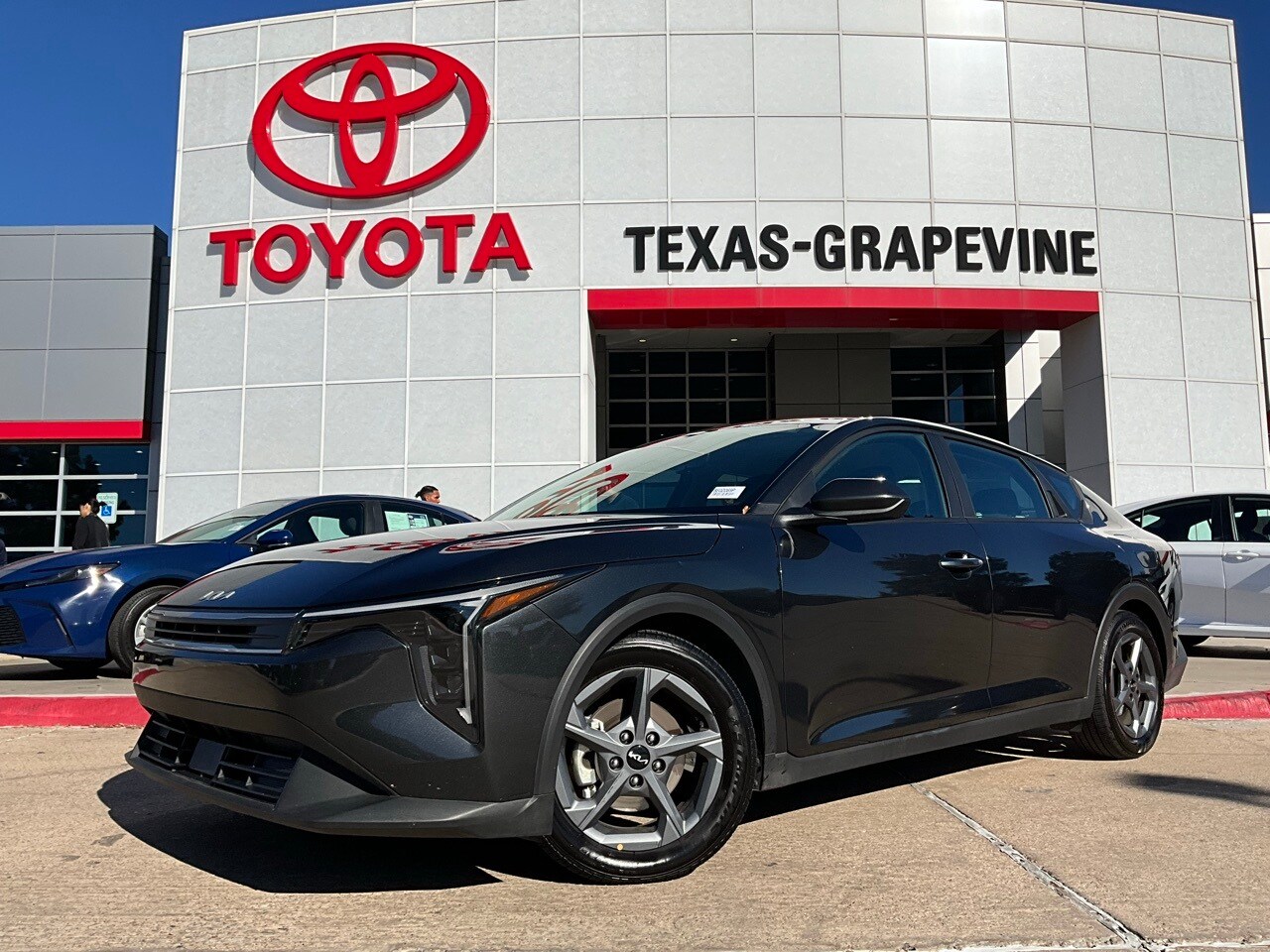 2025 Kia K4 LXS photo 2