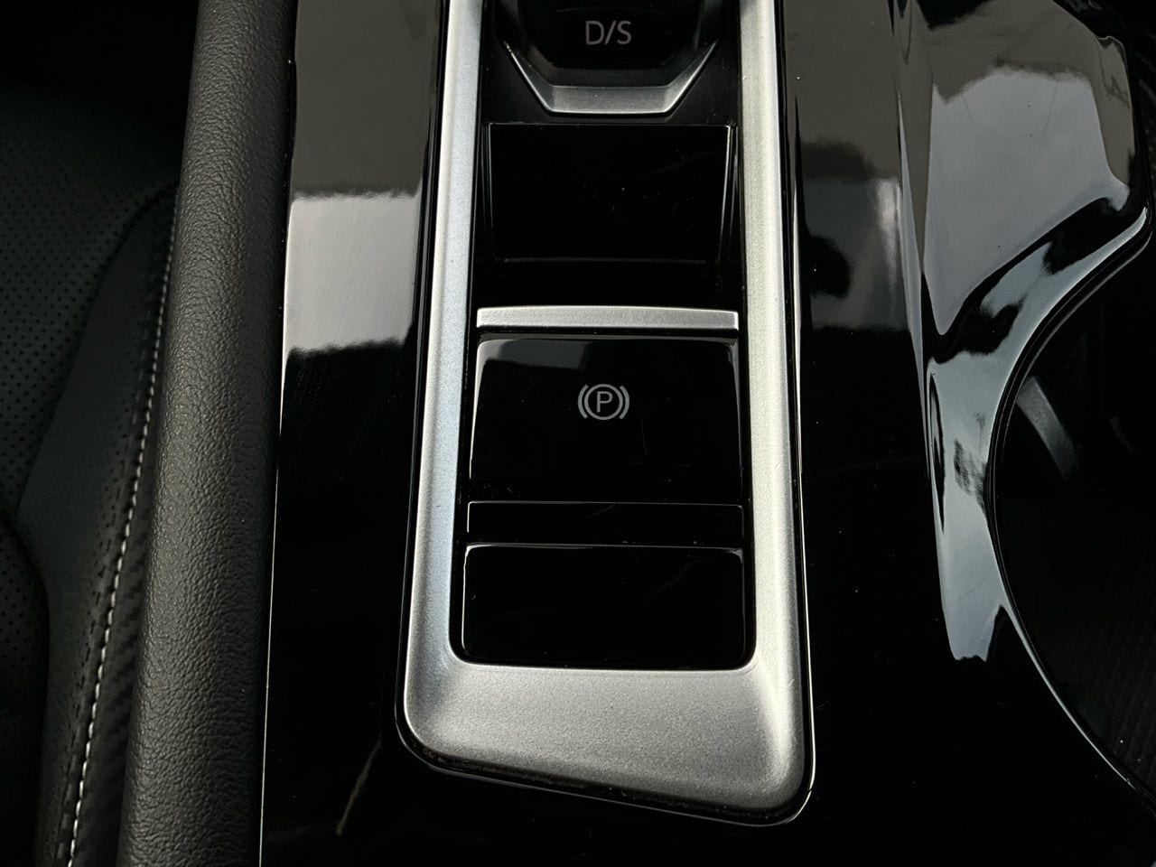 2025 Volkswagen Atlas Cross Sport SE w/Tech - Photo 23