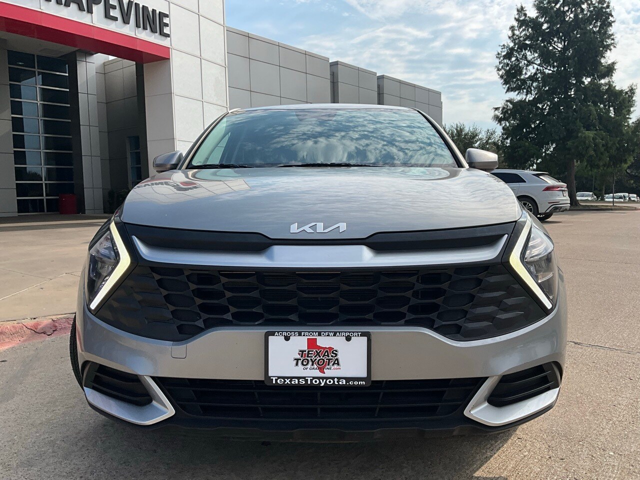 2023 Kia Sportage LX photo 2