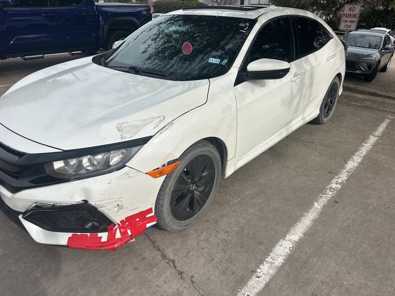 2017 Honda Civic Hatchback EX's photo