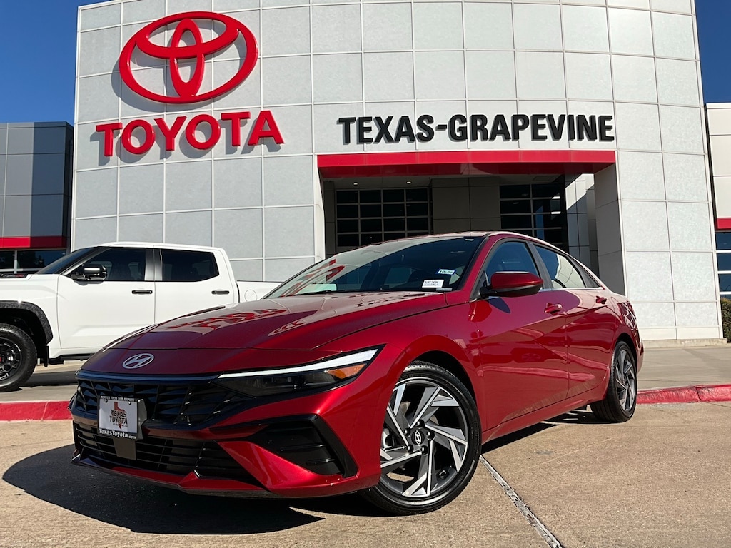 Used 2025 Hyundai Elantra SEL Convenience Sedan