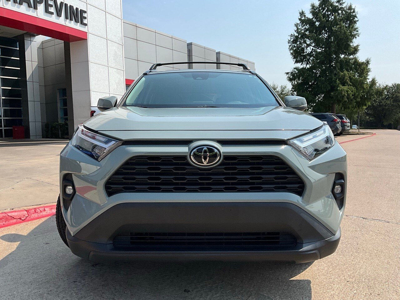 2022 Toyota RAV4 XLE Premium photo 2