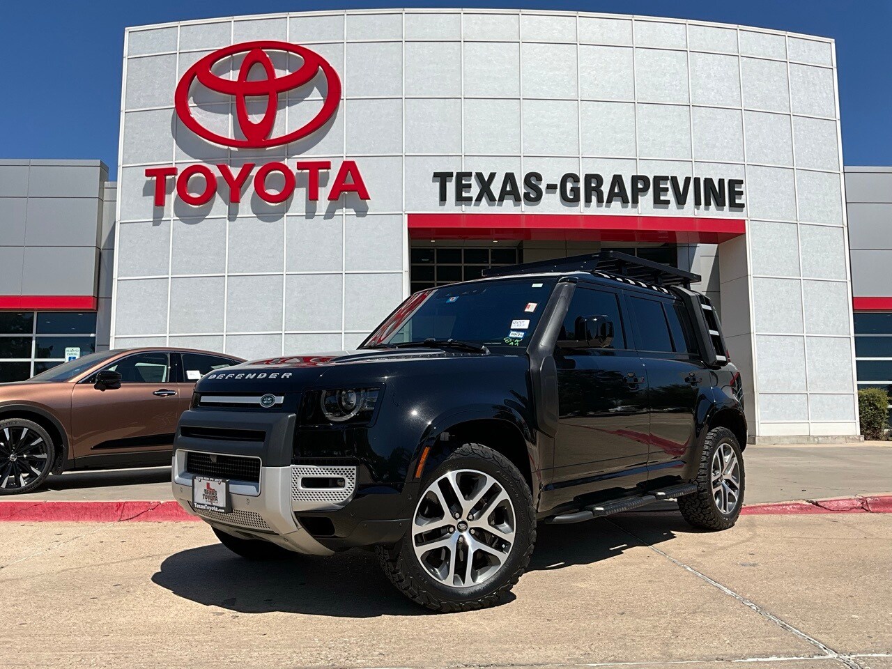 Used 2022 Land Rover Defender XS Edition with VIN SALEWERU0N2067872 for sale in Grapevine, TX