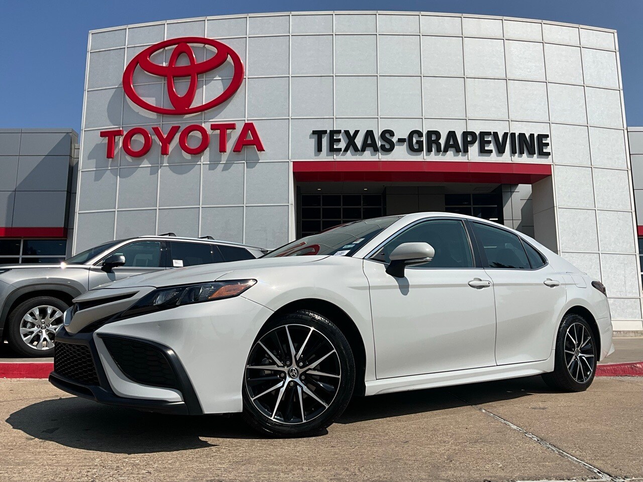 2023 Toyota Camry SE photo 2