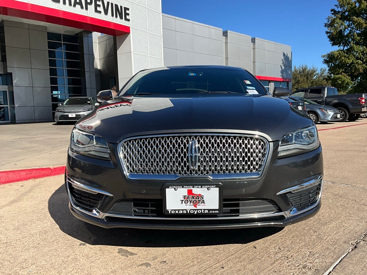 2019 Lincoln MKZ Hybrid Reserve photo 3
