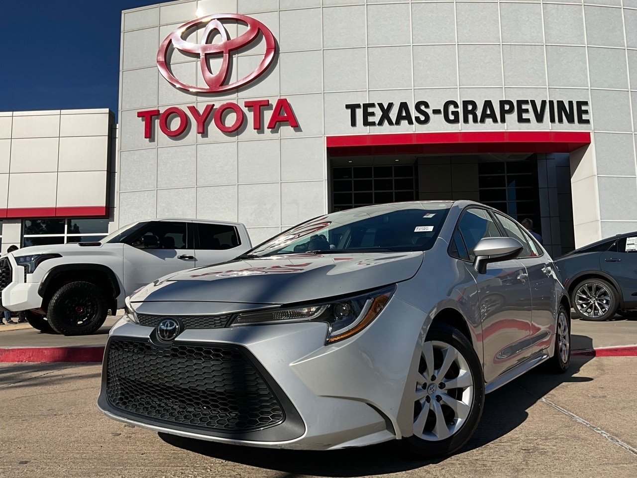 Used 2021 Toyota Corolla LE with VIN 5YFEPMAE3MP220523 for sale in Northfield, Minnesota