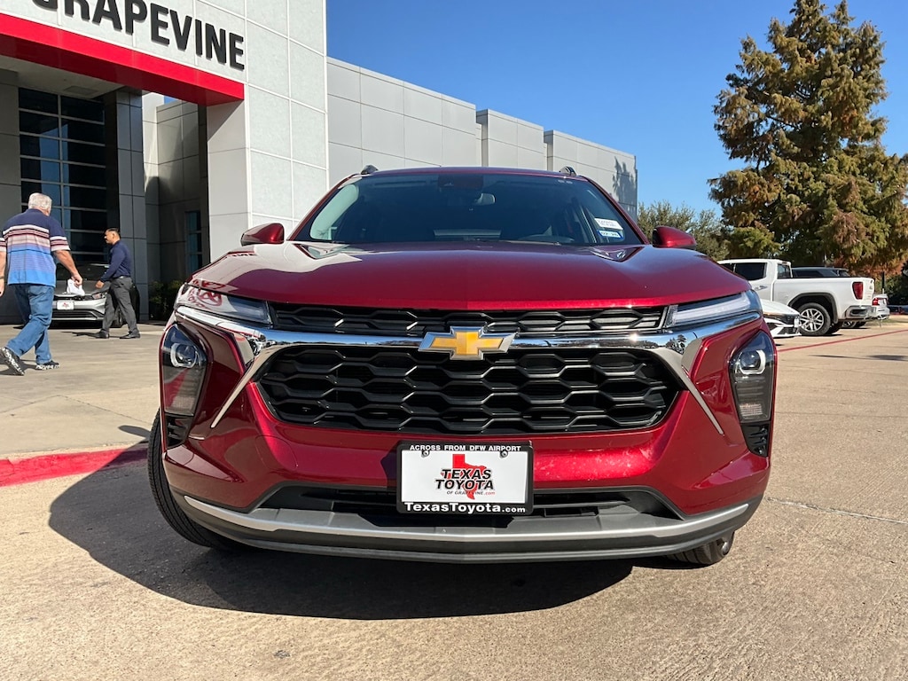 Used 2025 Chevrolet Trax LT SUV