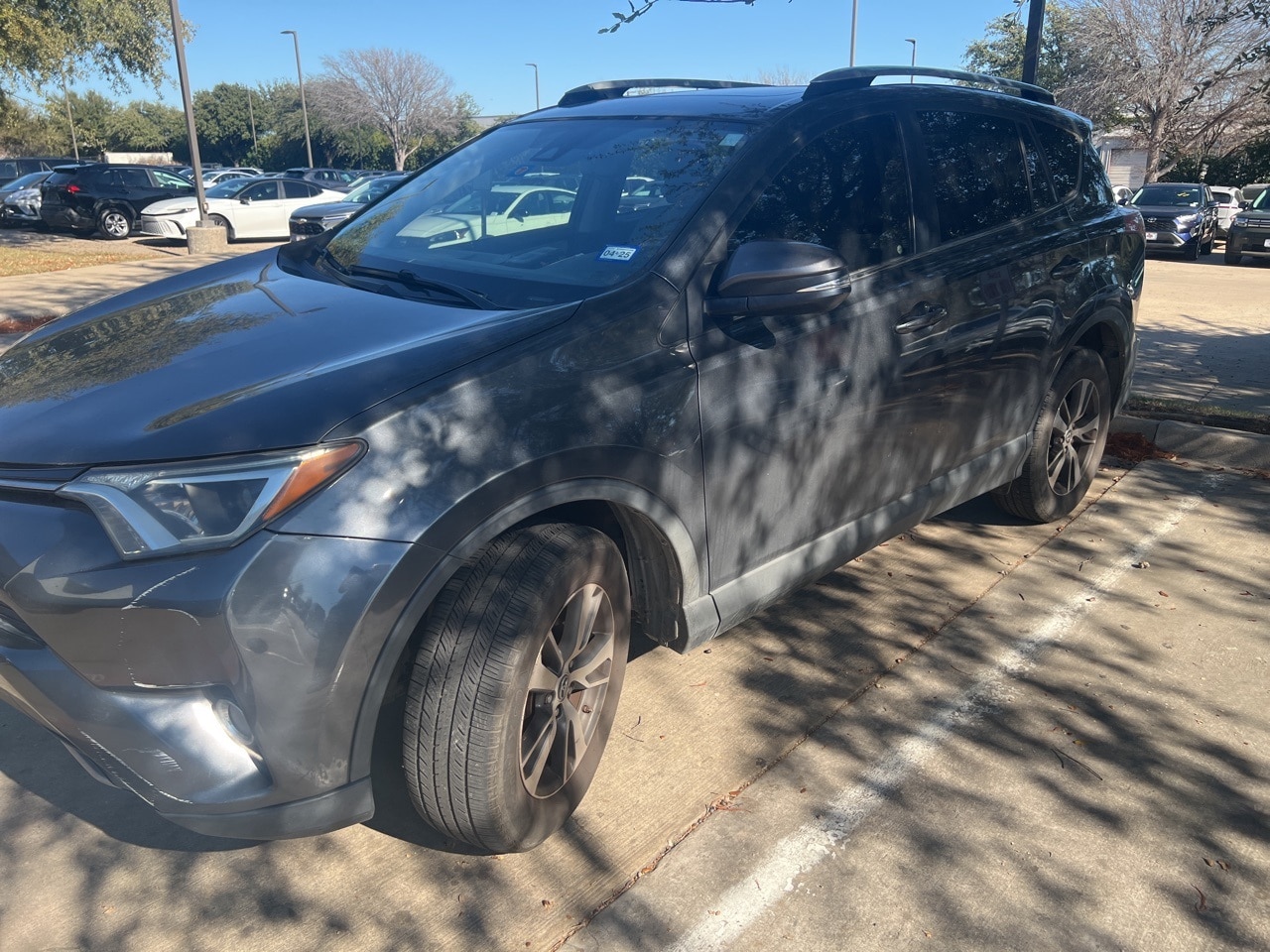2018 Toyota RAV4 XLE's photo