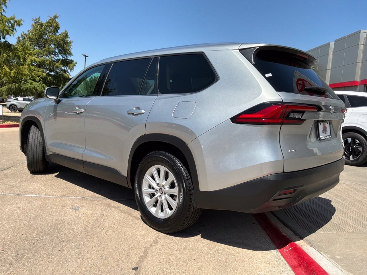 2024 Toyota Grand Highlander XLE - Photo 8