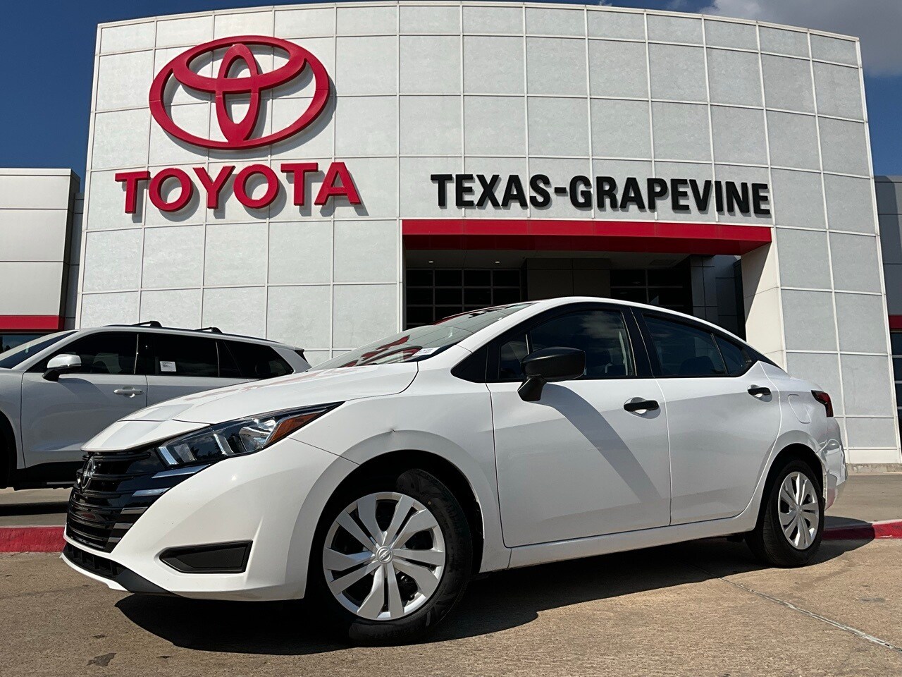 2024 Nissan Versa 1.6 S photo 2