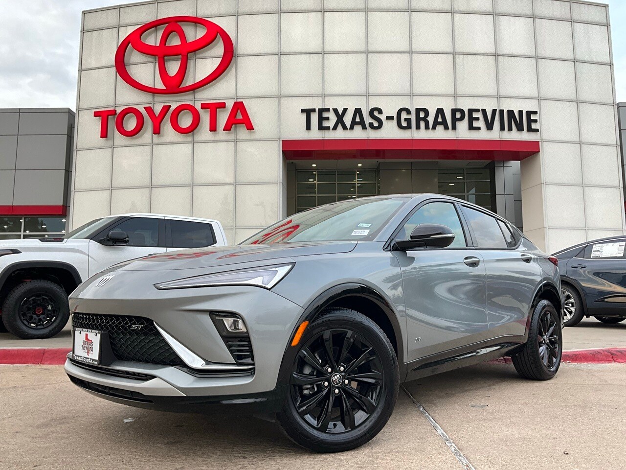 2025 Buick Envista ST photo 2