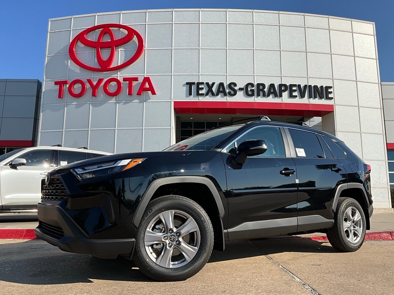 2025 Toyota RAV4 XLE photo 2