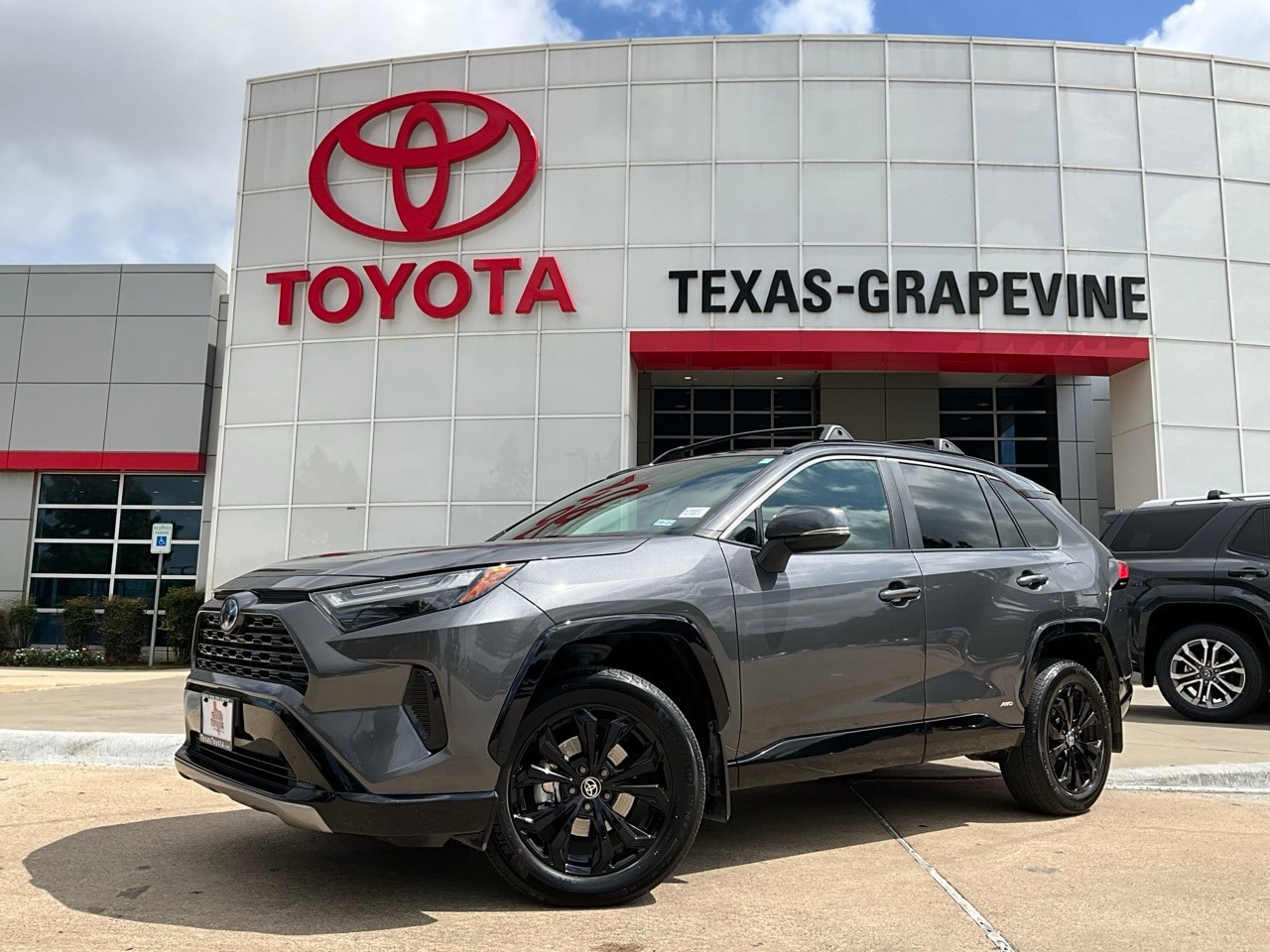 Used 2022 Toyota RAV4 SE with VIN 4T3T6RFV1NU098641 for sale in Northfield, Minnesota