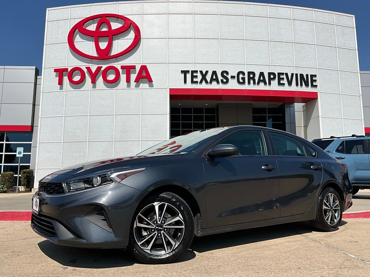 2024 Kia Forte LXS photo 2