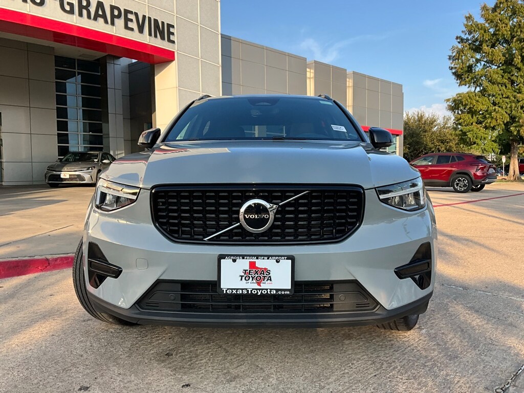 Used 2024 Volvo XC40 B5 Core SUV