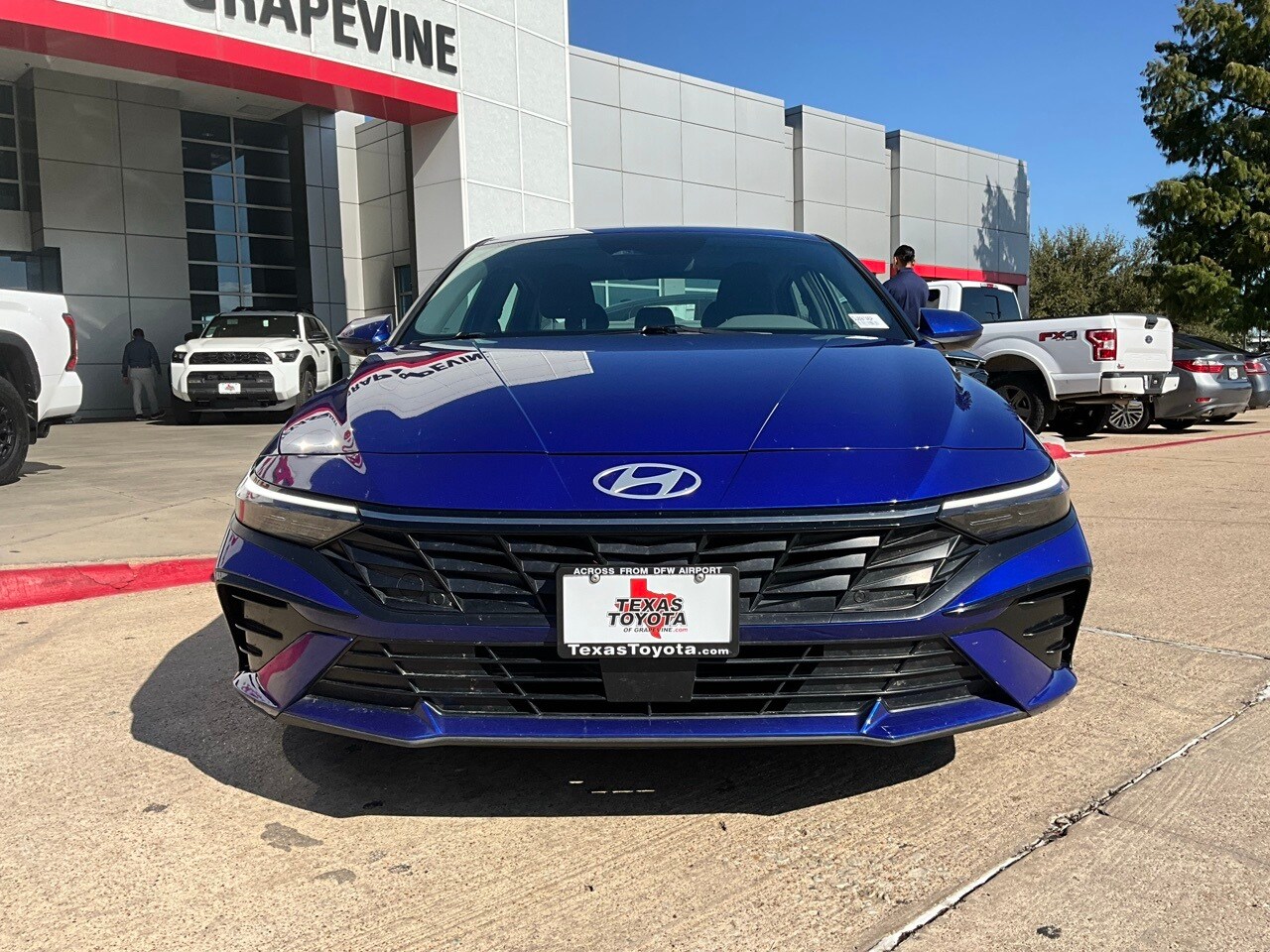 2025 Hyundai Elantra SEL Convenience photo 3