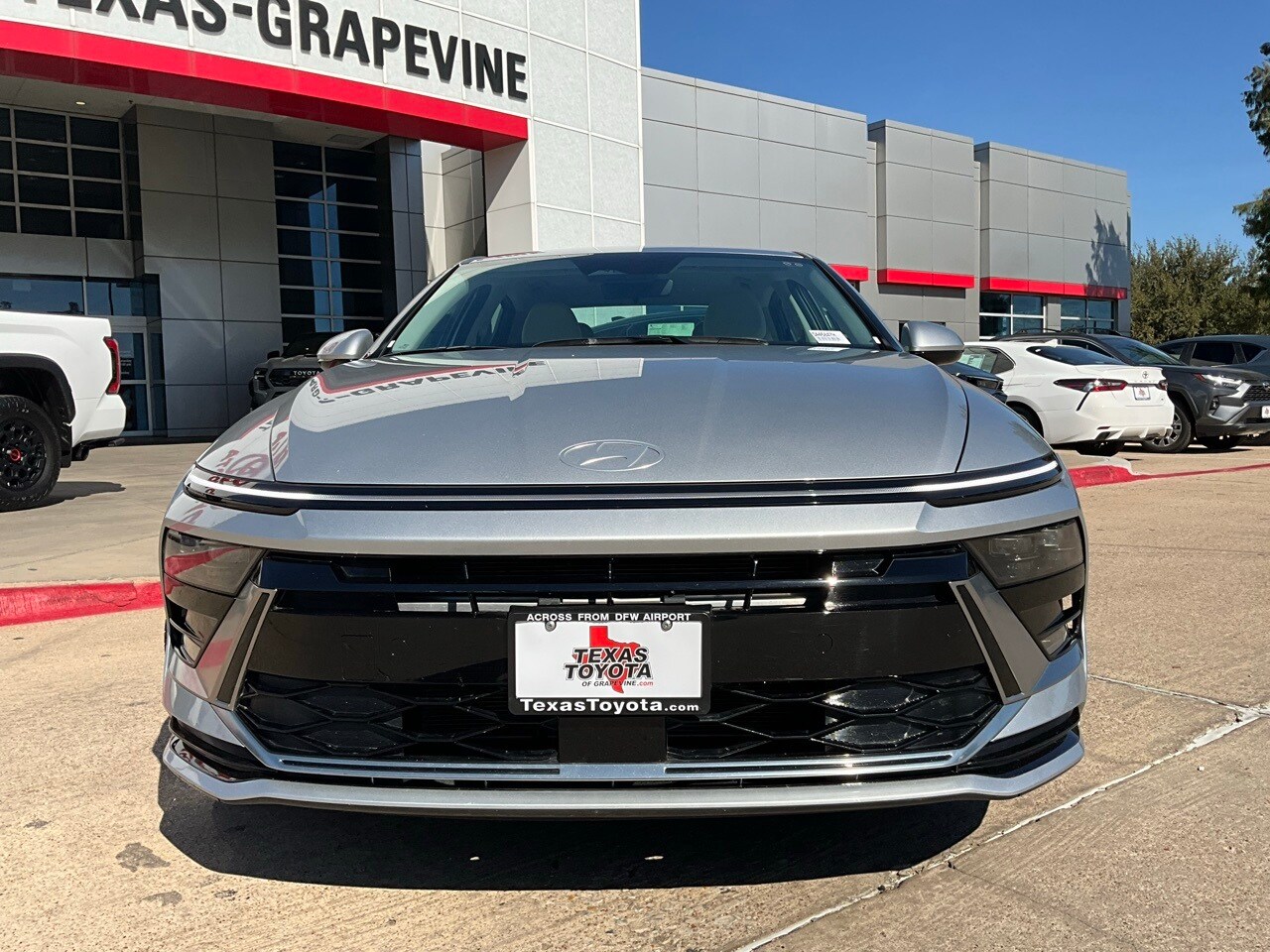 2025 Hyundai Sonata SEL photo 3