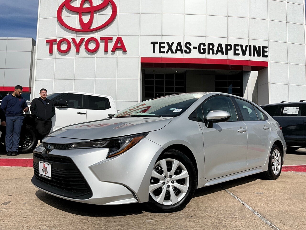 2025 Toyota Corolla LE photo 2