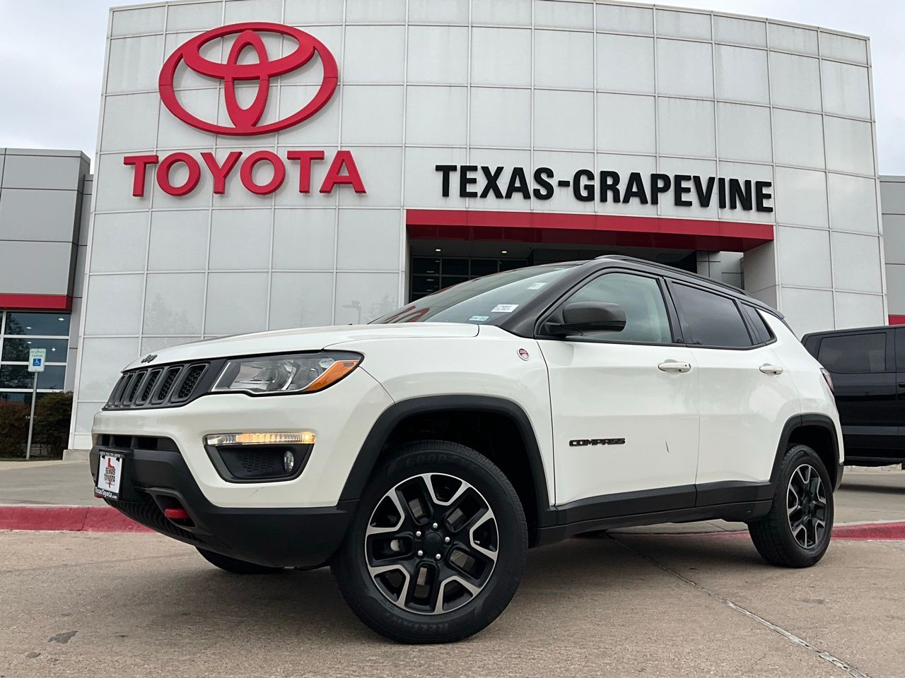 View vehicle photo 2