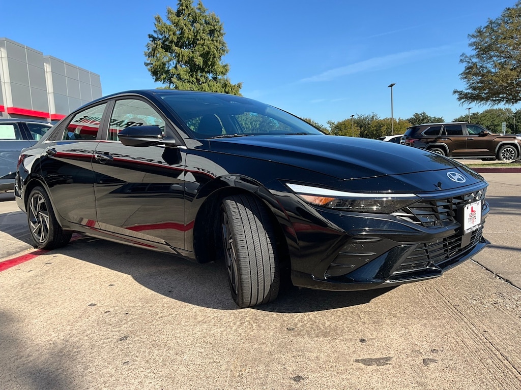 Used 2025 Hyundai Elantra SEL Convenience Sedan
