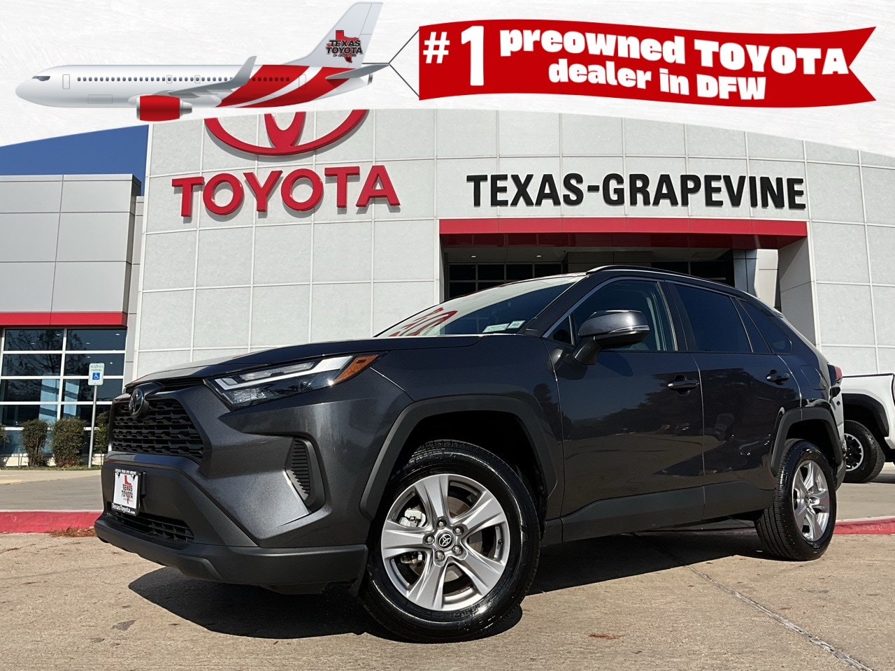 2025 Toyota RAV4 XLE's photo