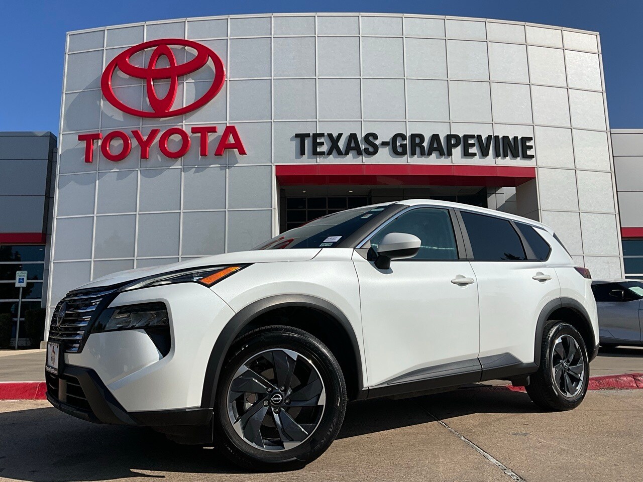 2024 Nissan Rogue SV photo 2