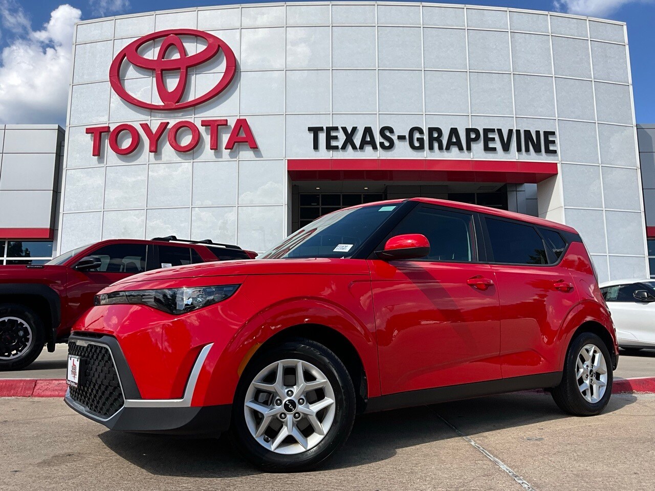 2024 Kia Soul LX photo 2