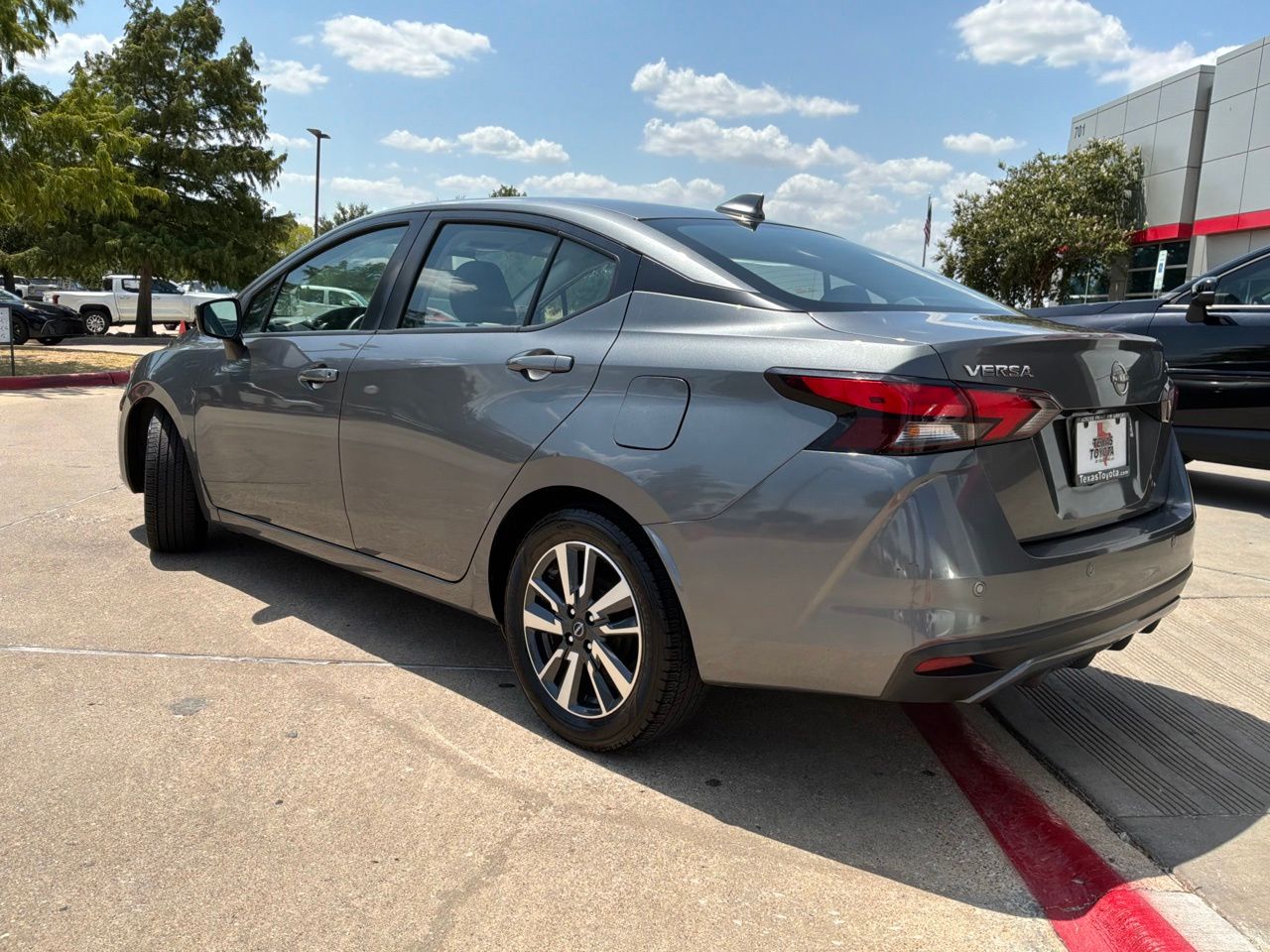 2023 Nissan Versa Sedan SV - Photo 8