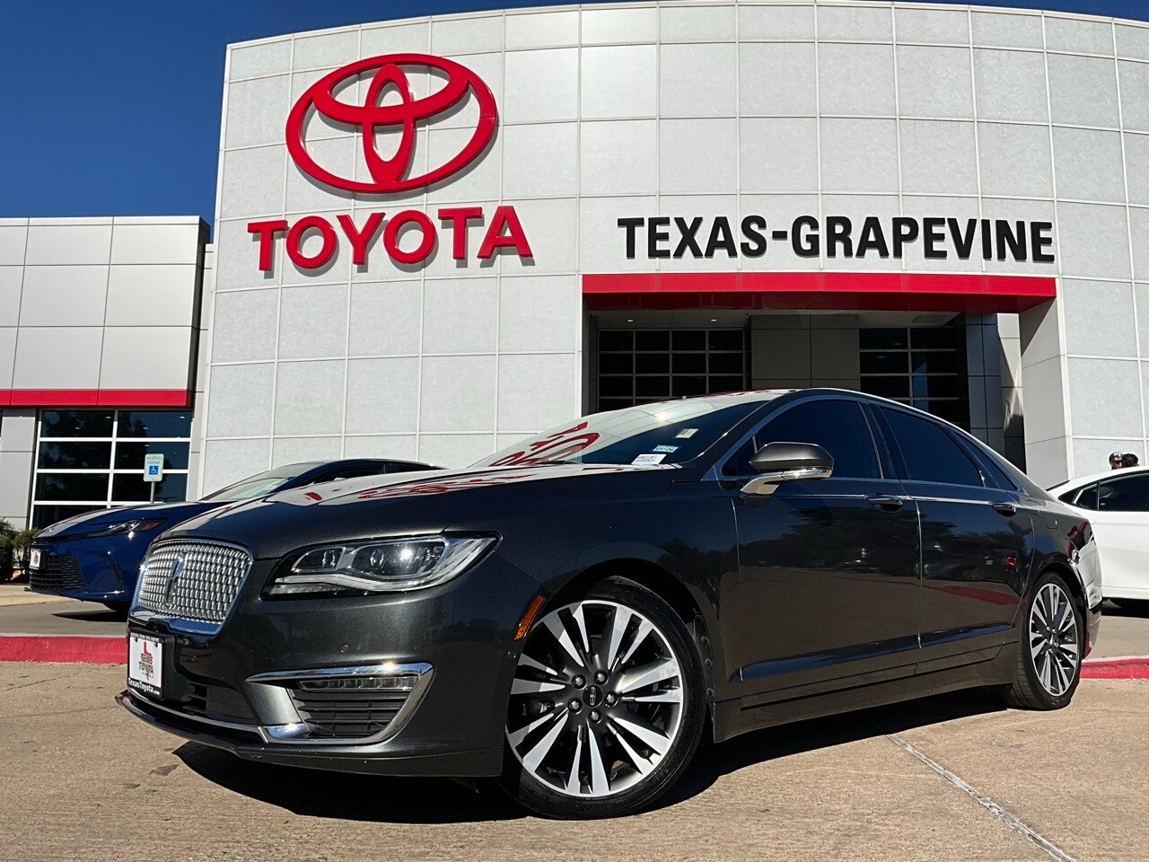 2019 Lincoln MKZ Hybrid Reserve photo 2