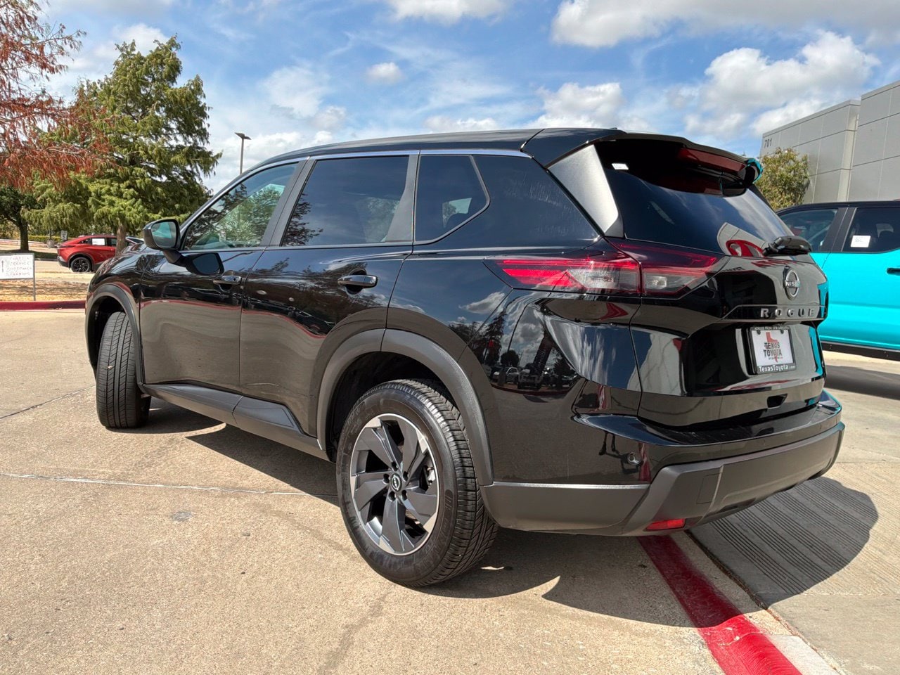 2025 Nissan Rogue SV - Photo 8