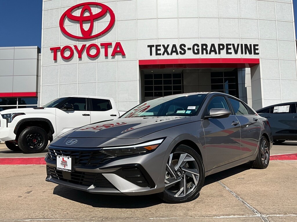 Used 2025 Hyundai Elantra SEL Convenience Sedan