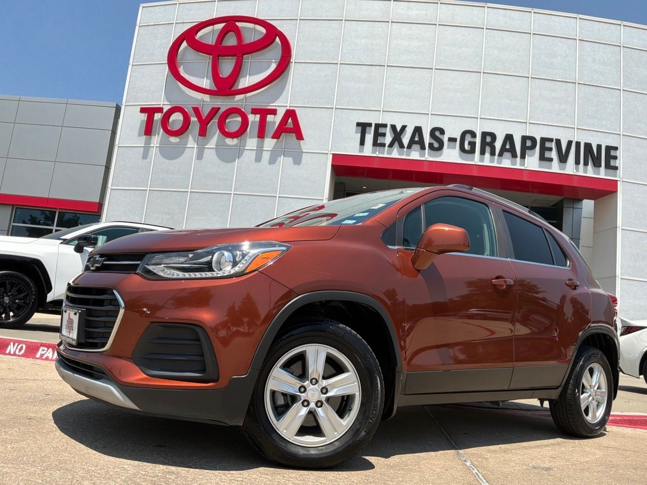 Used 2019 Chevrolet Trax LT with VIN 3GNCJPSBXKL236542 for sale in Grapevine, TX