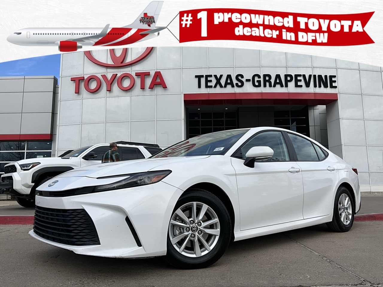 2025 Toyota Camry LE's photo